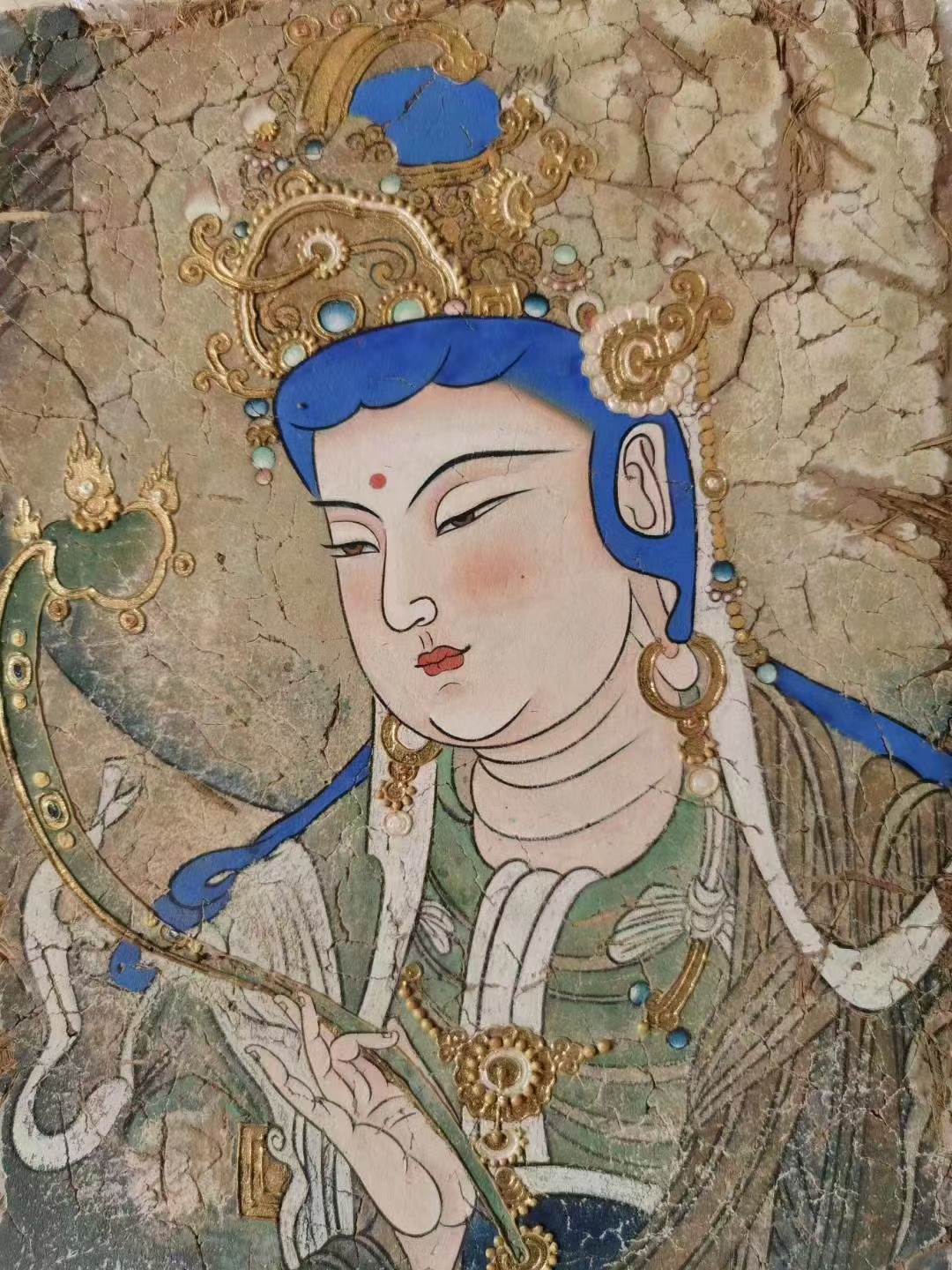 敦煌壁画中的蓝发人物与石青色装饰